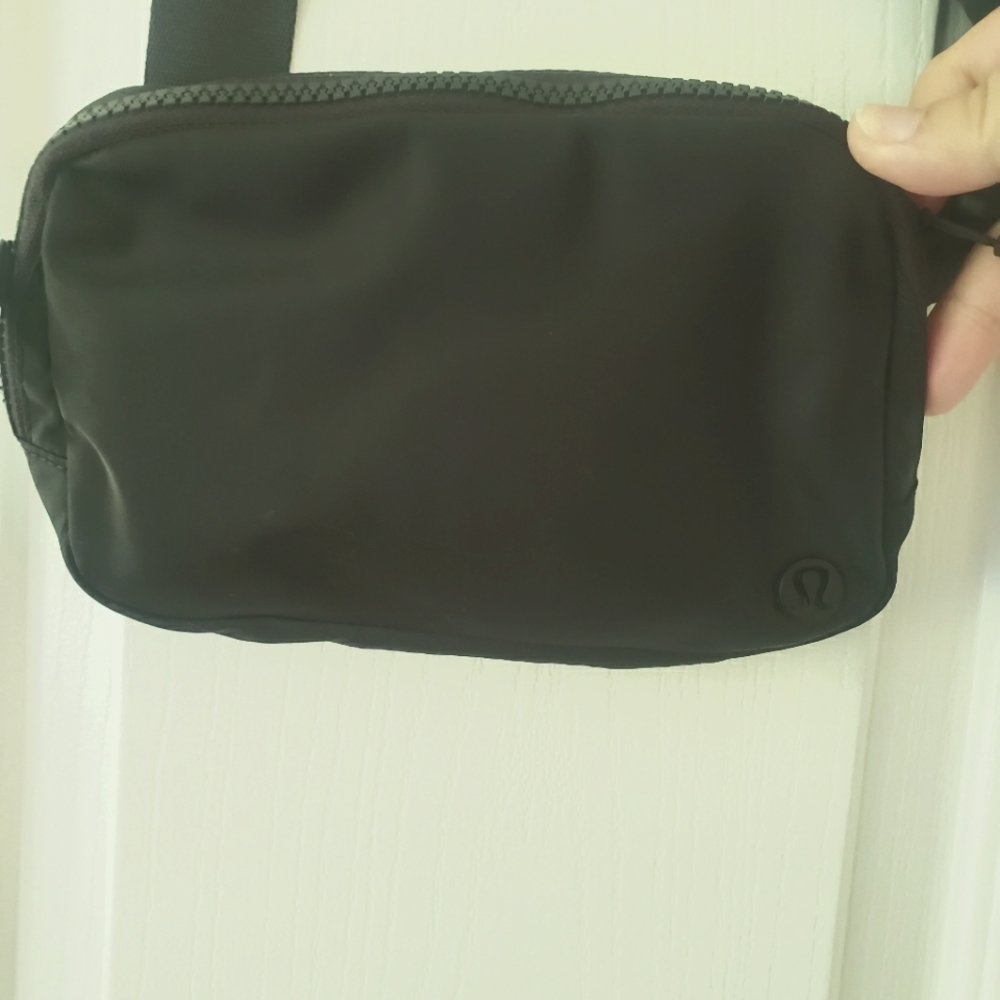 Lululemon Everywhere Belt Bag